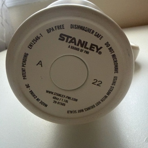 Stanley 40 oz Quencher – Cream Floral Artist Edition (2022, Glynn Rosenberg) - Picture 3 of 16